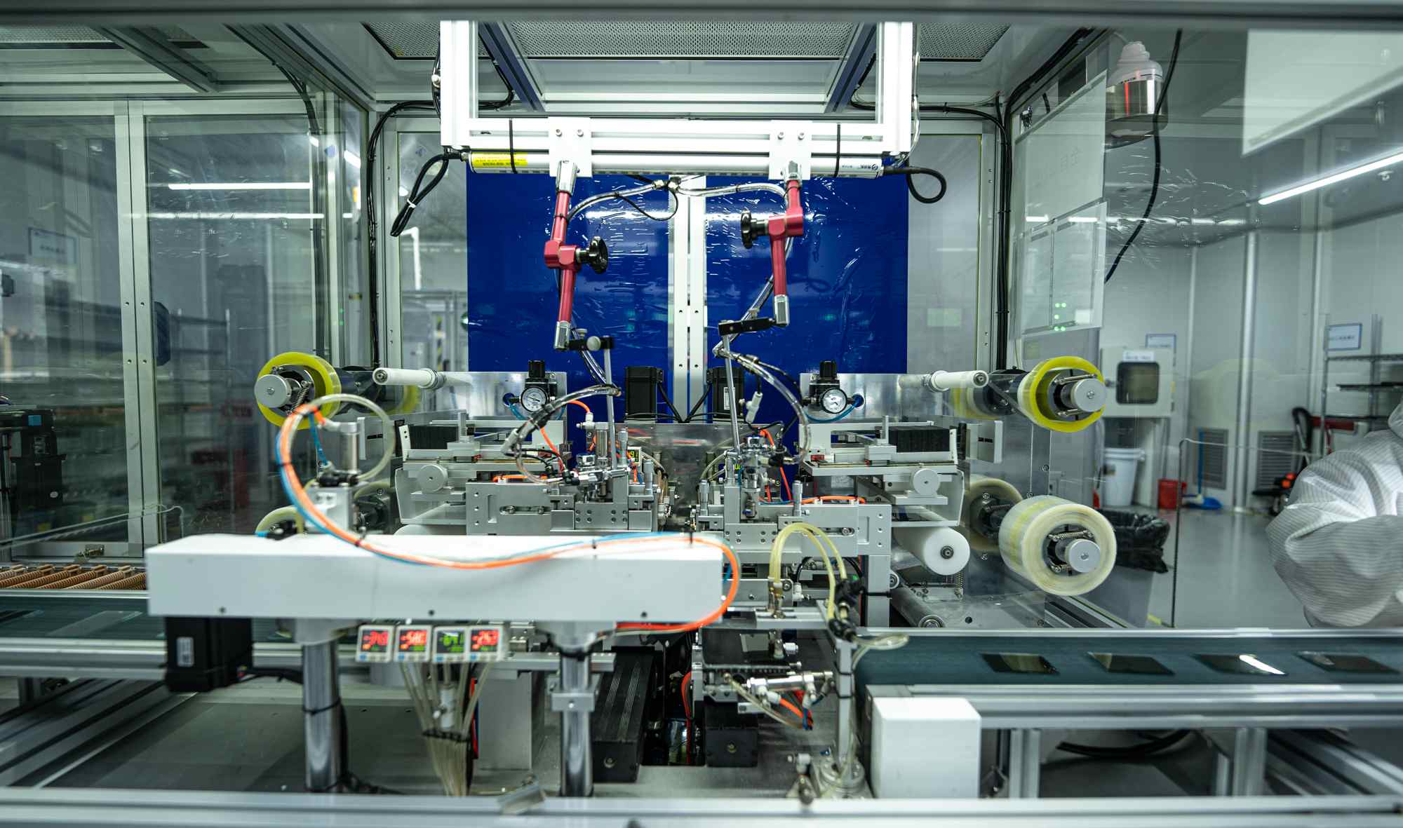 Precíziós igazítás és cella összeszerelés: PI bevonási és dörzsölési folyamatok elemzése az LCD-gyártásban